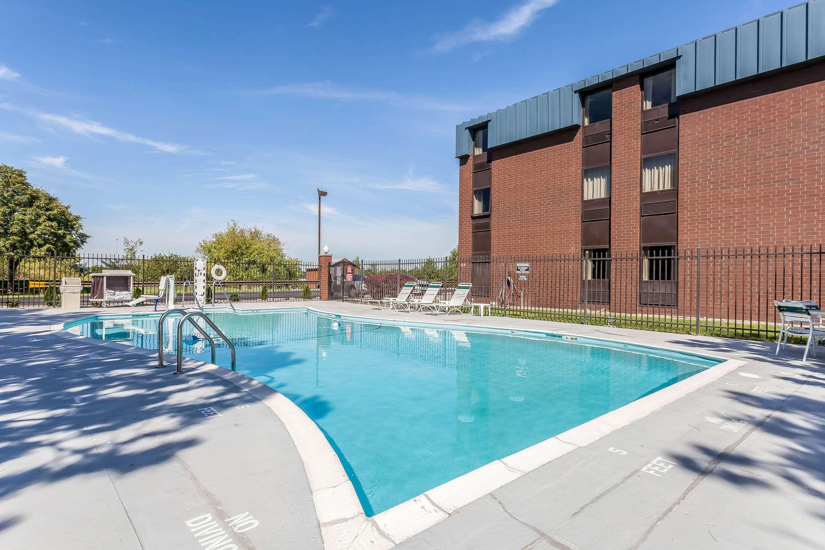 Comfort Inn - Hall Of Fame Canton Bagian luar foto