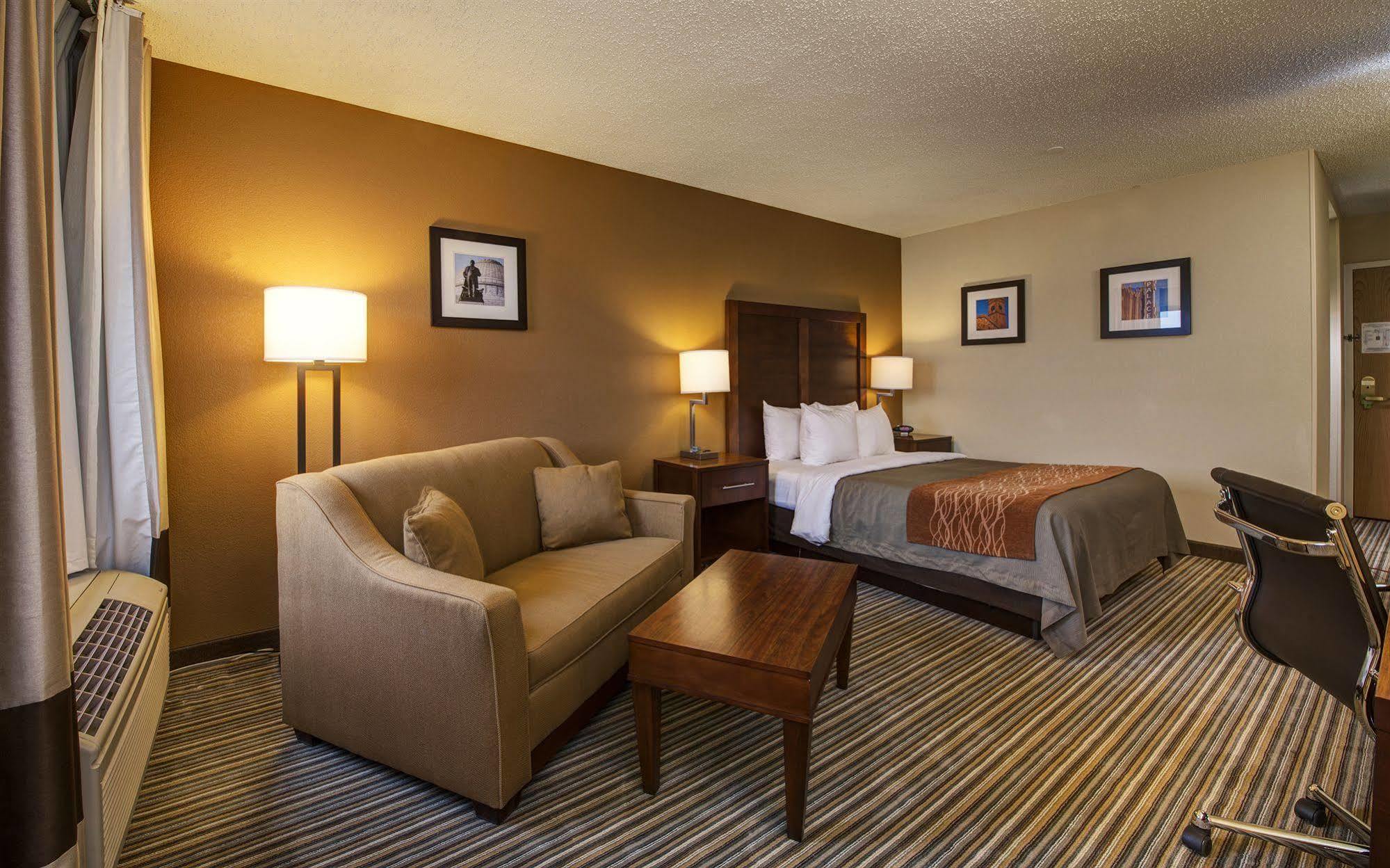 Comfort Inn - Hall Of Fame Canton Bagian luar foto