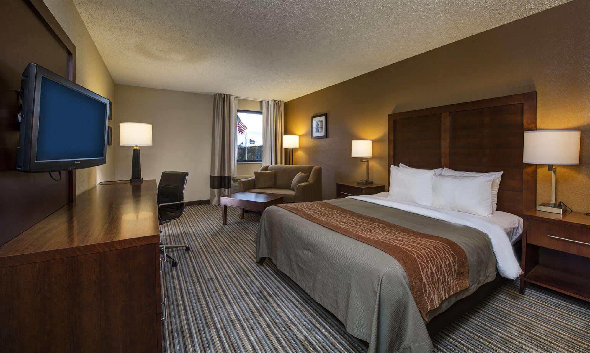 Comfort Inn - Hall Of Fame Canton Bagian luar foto