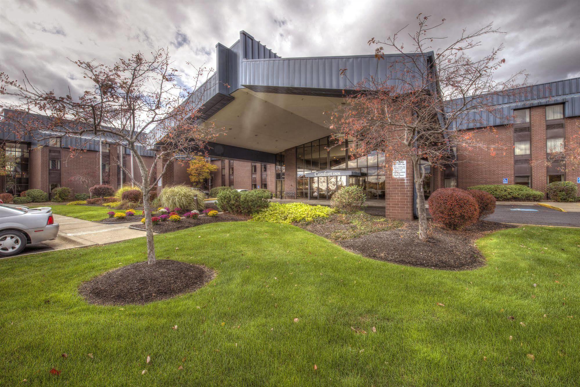 Comfort Inn - Hall Of Fame Canton Bagian luar foto