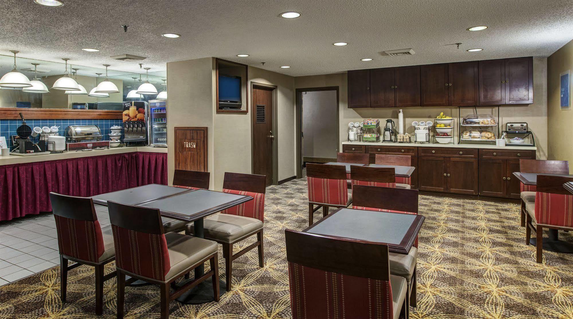 Comfort Inn - Hall Of Fame Canton Bagian luar foto